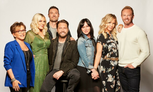 BEVERLY HILLS 902010: Gabrielle Carteris, Tori Spelling, Brian Austin Green, Jason Priestley, Shannen Doherty, Jennie Garth og Ian Ziering. Foto: NTB Scanpix BEVERLY HILLS 902010: Gabrielle Carteris, Tori Spelling, Brian Austin Green, Jason Priestley, Shannen Doherty, Jennie Garth og Ian Ziering. Foto: NTB Scanpix